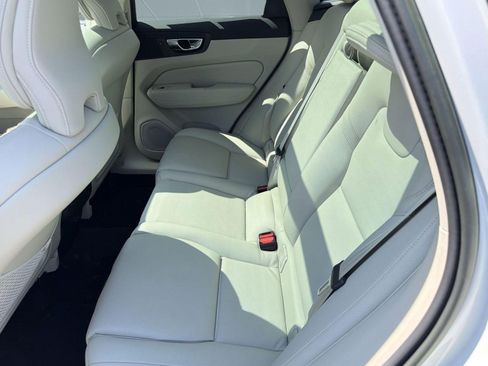 Certified 2023 Volvo XC60 B5 Plus AWD/4WD image 13