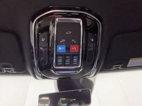 Used 2023 Jeep Grand Cherokee Overland w/ Luxury Tech Group IV AWD/4WD image 35