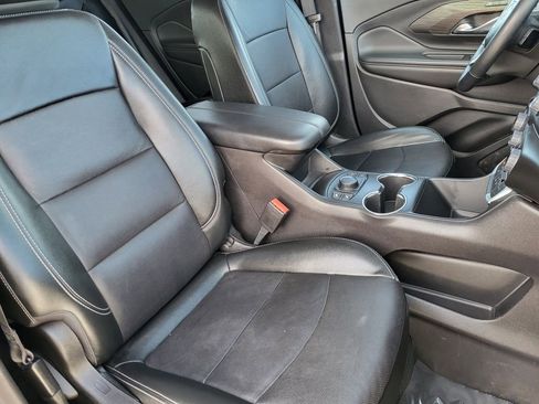 Used 2024 GMC Terrain SLT AWD/4WD image 5