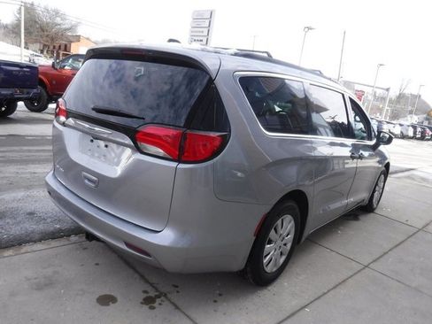 Certified 2020 Chrysler Voyager L image 10