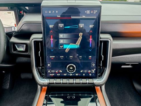 Used 2025 GMC Yukon XL Denali w/ Sun & Power Step Package image 50