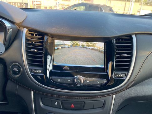 Used 2019 Chevrolet Trax LT w/ LT Convenience Package AWD/4WD image 26
