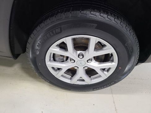 Used 2022 Jeep Grand Cherokee L Limited AWD/4WD image 42