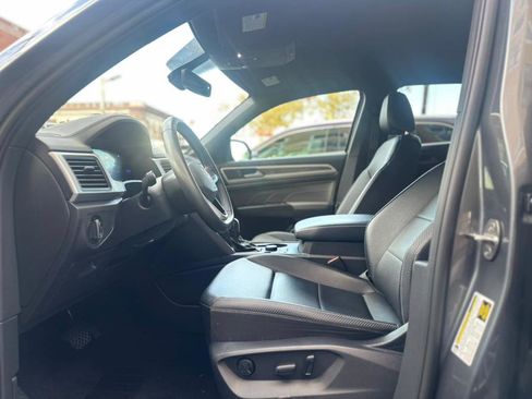 Used 2022 Volkswagen Atlas Cross Sport SE image 24