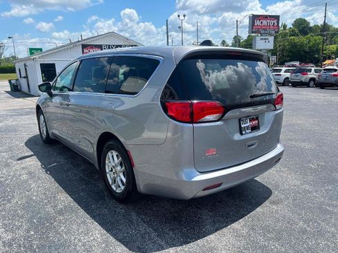 Used 2021 Chrysler Voyager LX FWD image 4