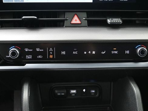 Used 2025 Kia Sportage SX image 23