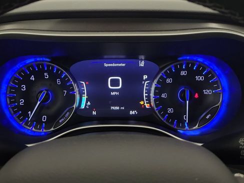 Used 2023 Chrysler Pacifica Touring-L FWD image 17