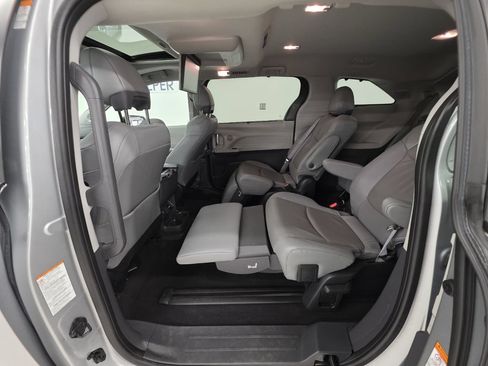 Used 2022 Toyota Sienna Limited AWD/4WD image 8