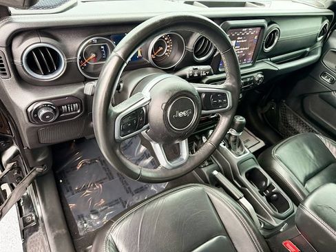 Used 2018 Jeep Wrangler Unlimited Sahara AWD/4WD image 9