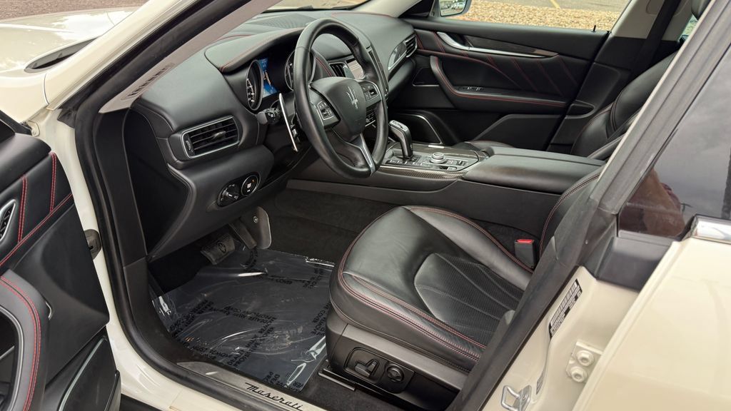 Used 2019 Maserati Levante GranLusso AWD/4WD image 19