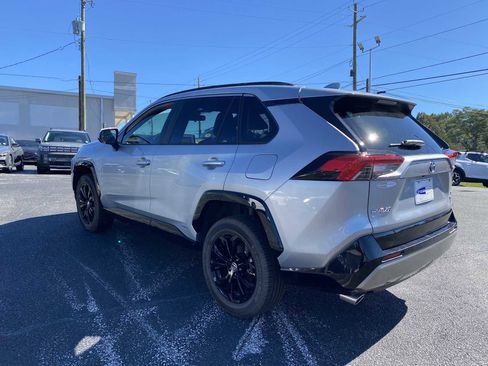 Used 2022 Toyota RAV4 SE image 7