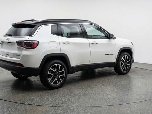 Used 2025 Jeep Compass Trailhawk AWD/4WD image 9
