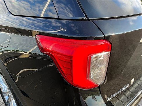 Used 2021 Ford Explorer Limited w/ Equipment Group 301A AWD/4WD image 23