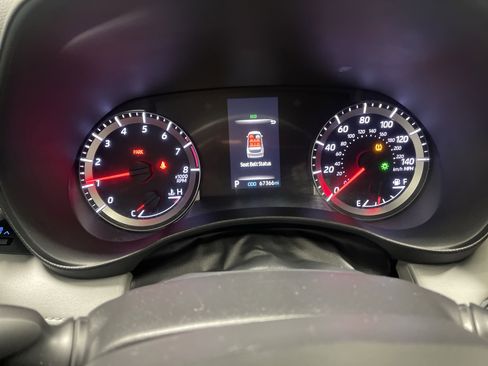 Used 2021 Toyota Highlander L image 31