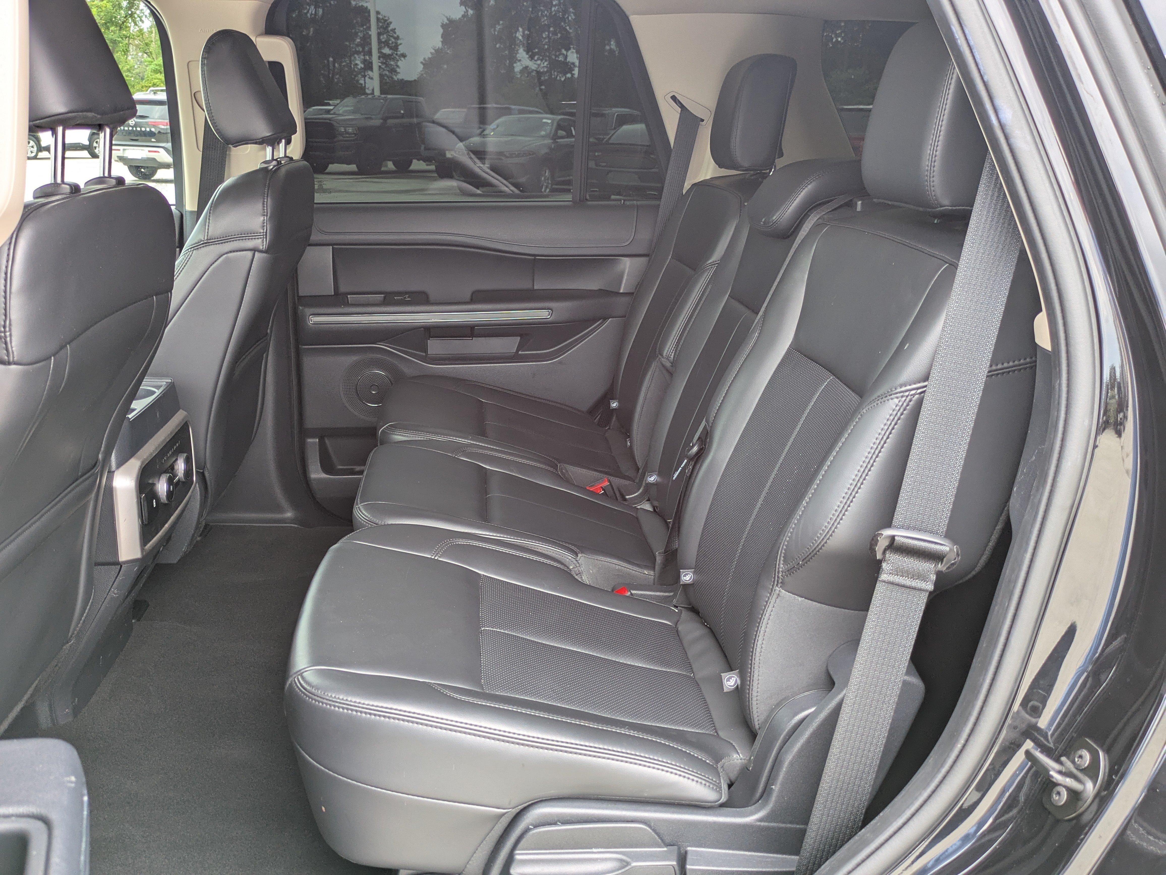Used 2024 Ford Expedition XLT AWD/4WD image 13