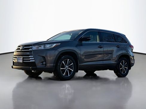 Used 2018 Toyota Highlander SE image 12