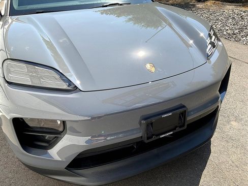 Certified 2025 Porsche Macan Electric image 32