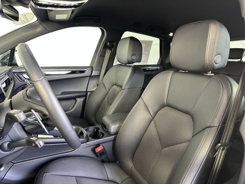 Certified 2026 Porsche Macan AWD/4WD image 5