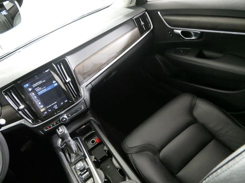 Used 2019 Volvo V90 T6 Cross Country w/ Protection Package Premier image 11