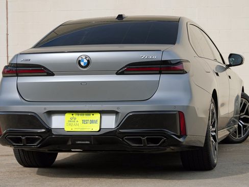 Used 2023 BMW 760i xDrive AWD/4WD image 5