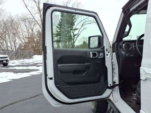 Certified 2022 Jeep Gladiator Willys image 19