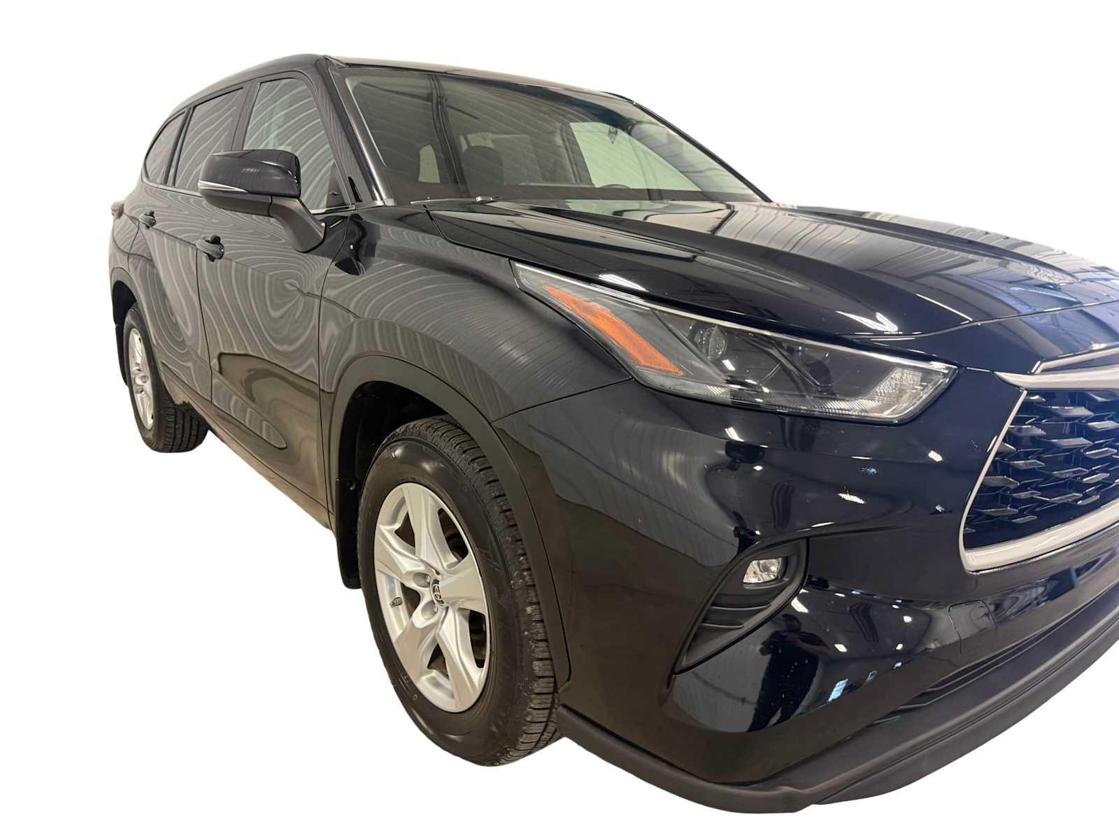 Used 2024 Toyota Highlander LE AWD/4WD image 10