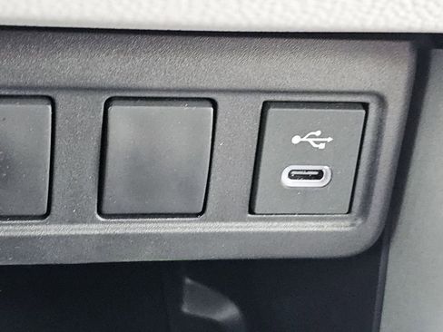 Used 2025 Toyota Corolla Cross LE image 13