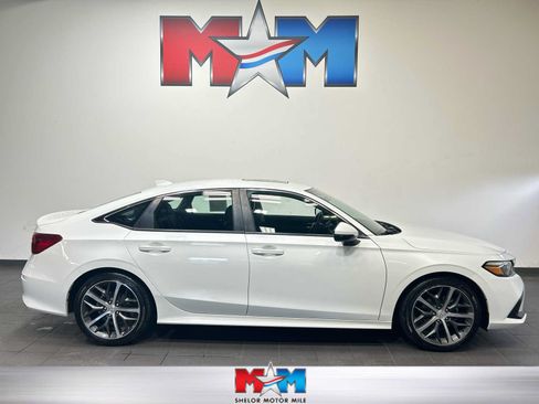Used 2022 Honda Civic Touring image 1