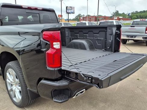 New 2026 Chevrolet Silverado 1500 High Country w/ High Country Premium Package AWD/4WD image 26