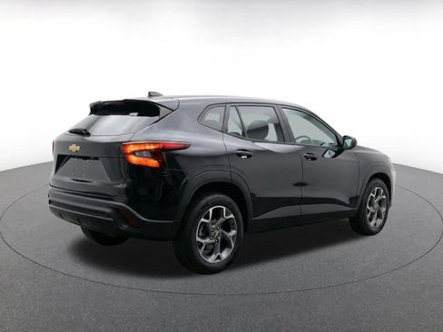 Used 2025 Chevrolet Trax LT FWD image 9