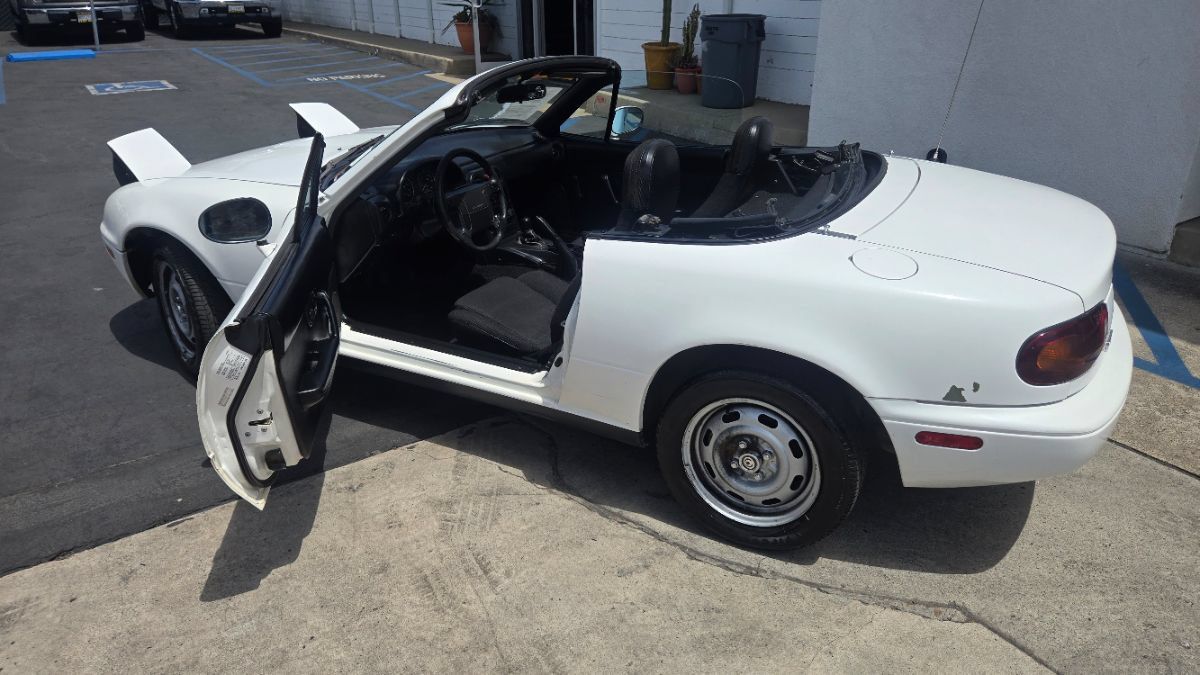 Used 1993 MAZDA MX-5 Miata RWD image 8