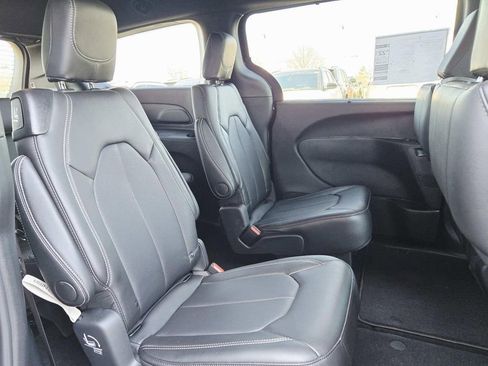 New 2026 Chrysler Pacifica Select FWD image 20
