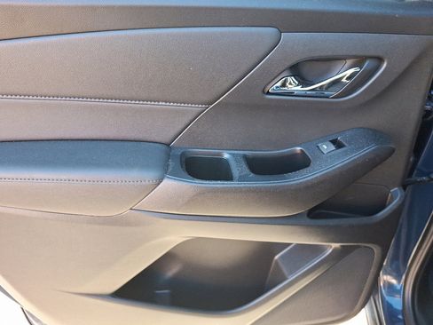 Used 2023 Chevrolet Traverse LT image 19