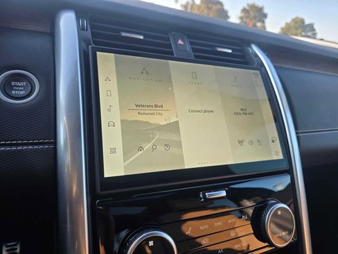 New 2025 Land Rover Discovery Dynamic SE image 28