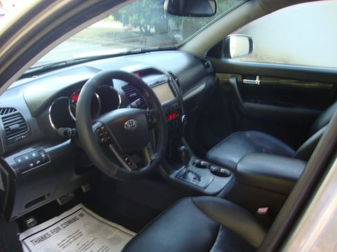 Used 2012 Kia Sorento SX image 4