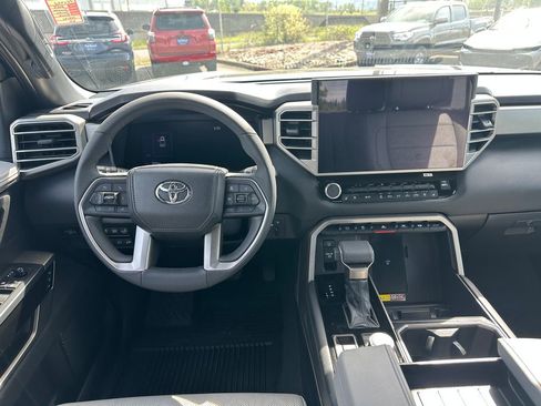 Used 2025 Toyota Tundra Limited AWD/4WD image 15