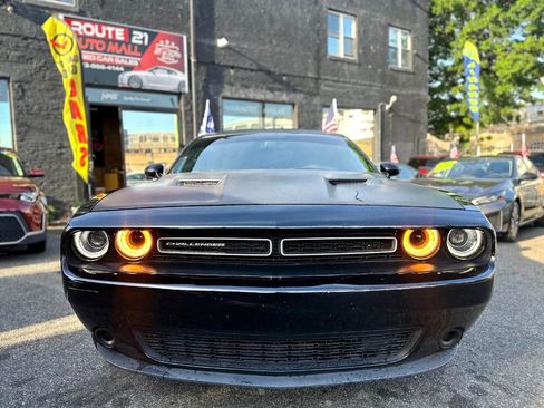 Used 2019 Dodge Challenger SXT RWD image 2