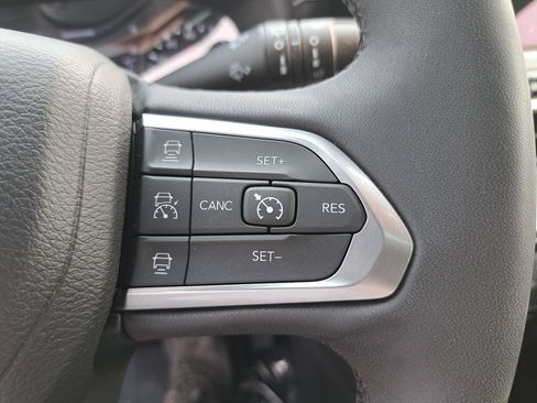 Certified 2023 Jeep Compass Limited AWD/4WD image 18