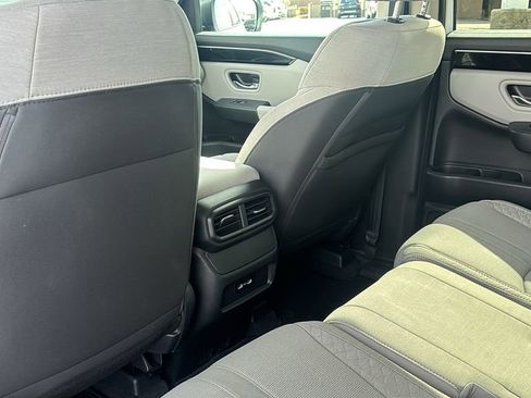 Used 2023 Honda Pilot LX image 31