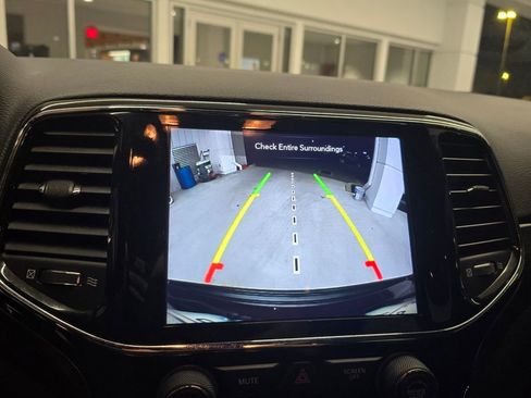 Certified 2022 Jeep Grand Cherokee Laredo X image 24