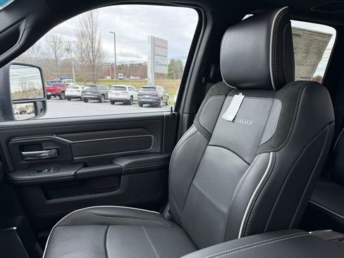 New 2026 RAM 3500 Laramie AWD/4WD image 32
