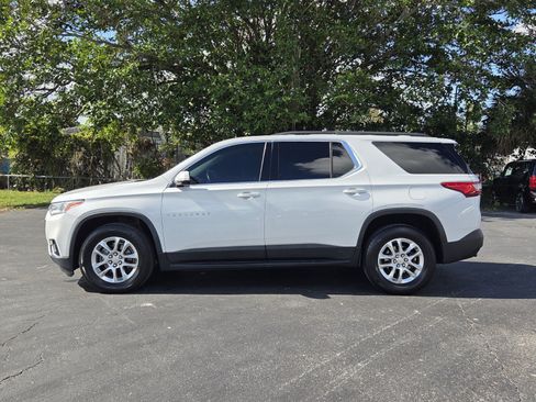 Used 2020 Chevrolet Traverse LT FWD image 2
