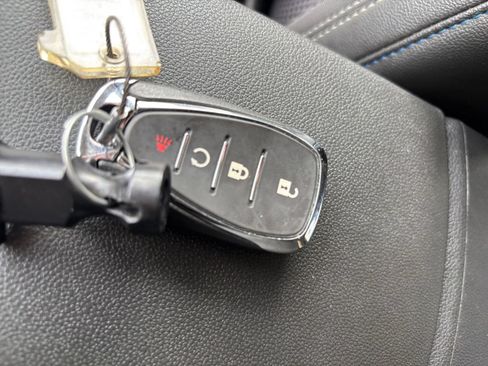 Used 2025 Chevrolet Trax LT FWD image 23