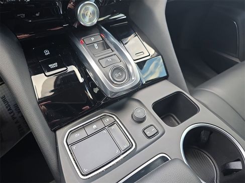 Used 2024 Acura MDX SH-AWD image 25