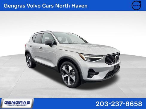 Certified 2025 Volvo XC40 B5 Plus image 1