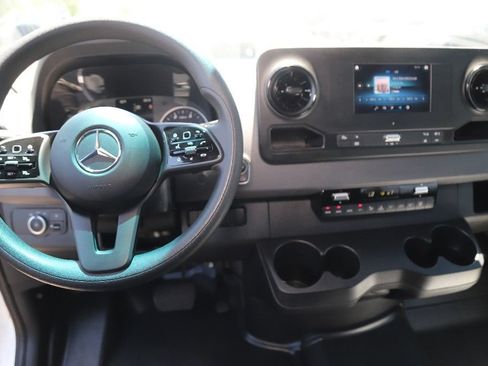 Used 2024 Mercedes-Benz Sprinter 2500 image 32