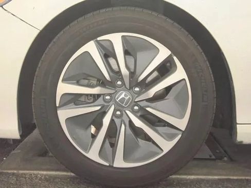 Used 2019 Honda Accord Touring image 12