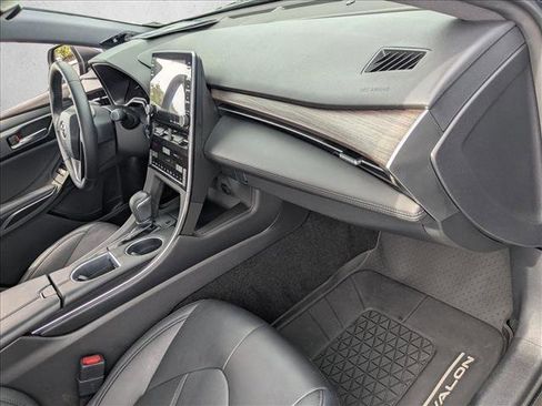 Used 2019 Toyota Avalon XLE image 21