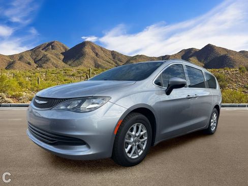 Used 2020 Chrysler Voyager Lxi FWD image 2