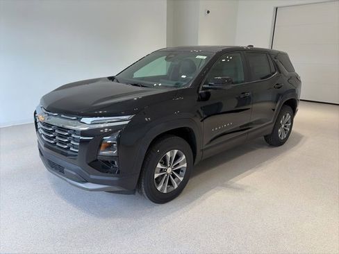 New 2026 Chevrolet Equinox LT w/ Convenience Package II FWD image 3